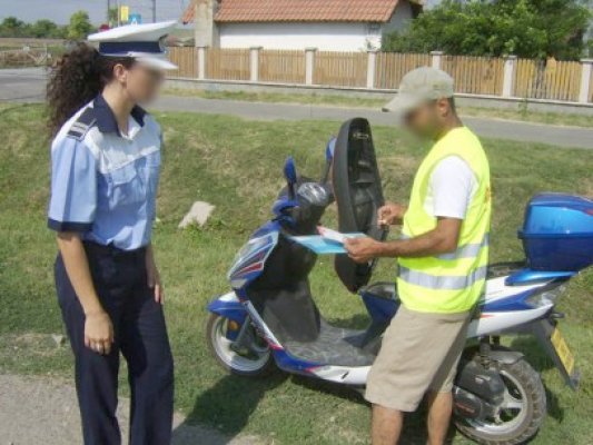 Prinşi conducând mopede fără permis